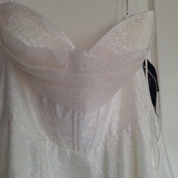Beautiful Brand New Wedding Dress, NWT, Never worn - Picture 6 of 16